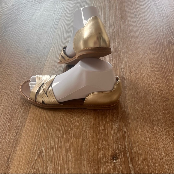 NEW Dolce Vita Gold Sandals - Picture 16 of 16
